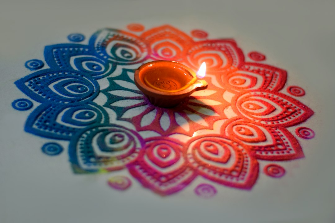 दीपावली के लिए रंगीन रंगोली डिजाइन